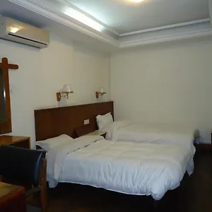 Hotell Earth House